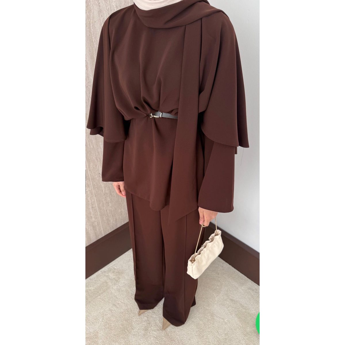 طقم طبقات مع حزام