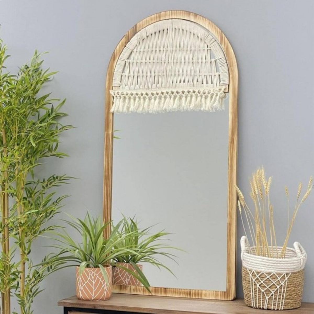 مراة شكل شباك قوس شكل اطار خشب مع تطريز مكرميه 110 × 50 سم