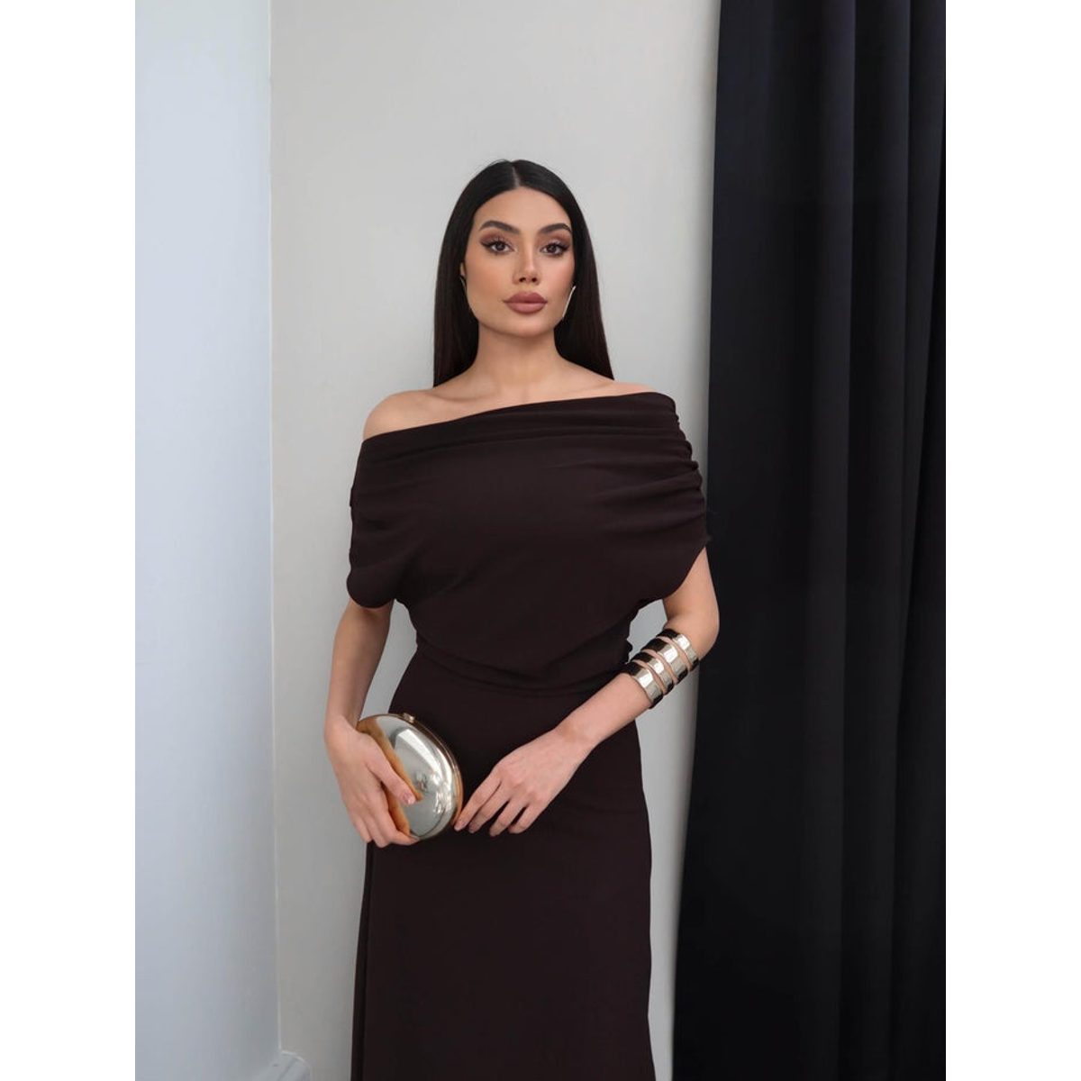 فستان كلاسيكي بنيoff shoulder 2