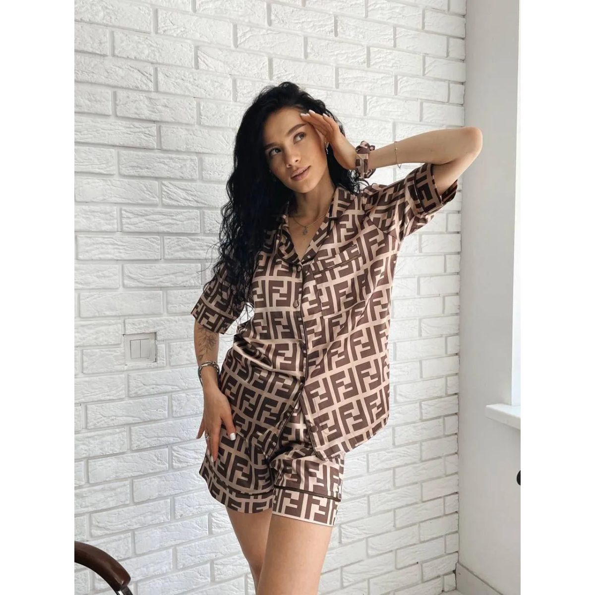 بيجاما FENDI بيج و بني فل تختيم نص كم شورت 2