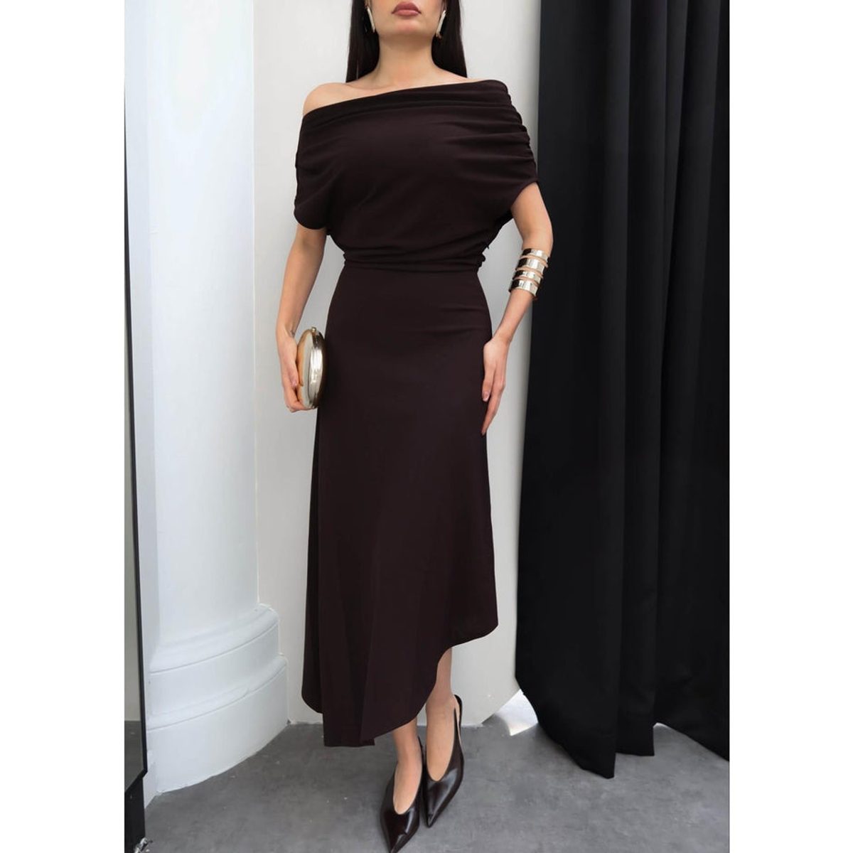 فستان كلاسيكي بنيoff shoulder 5