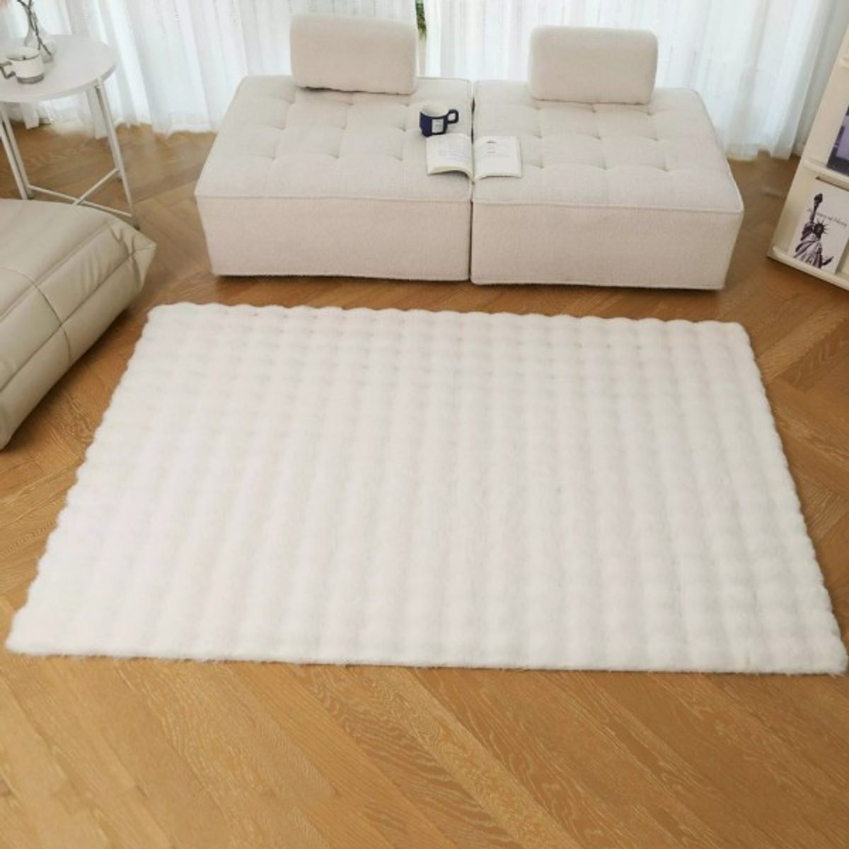 سجاد فروة ارنب نافر بابلز 180 × 220 لون ابيض