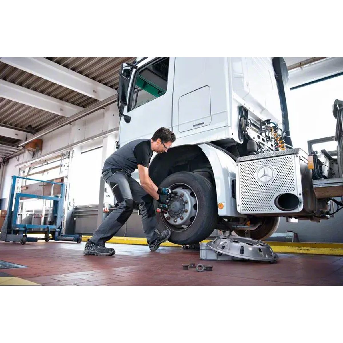 BOSCH GDS 18V-1050 H-مفك بوكسات  بطارية 18 فولت 2