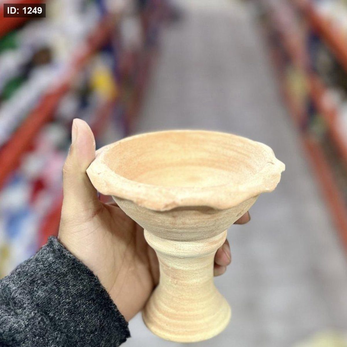 صحن فخار مع كعب عالي
