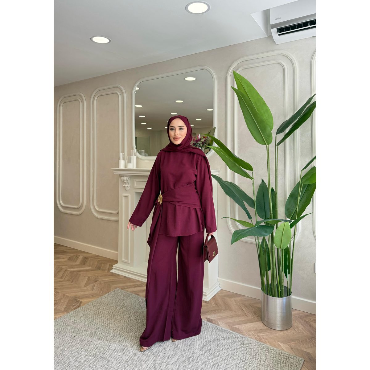 طقم كتان ذو التفاصيل الجانبية 2