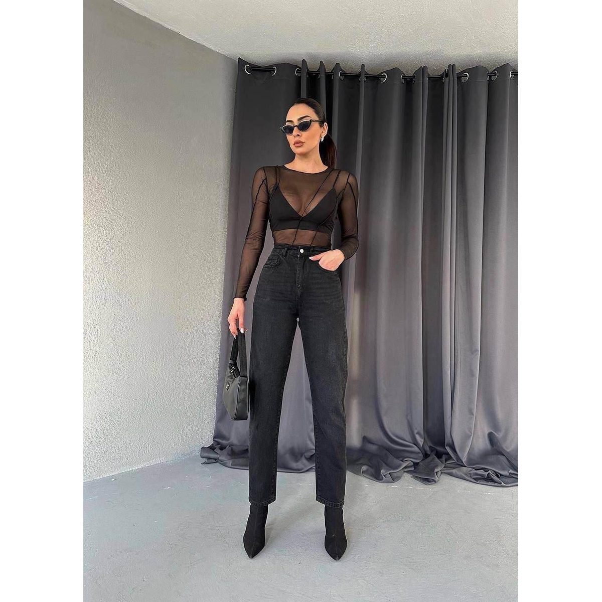 بنطلون جينز Mom Fit خصر عالي باللون الرمادي الغامق