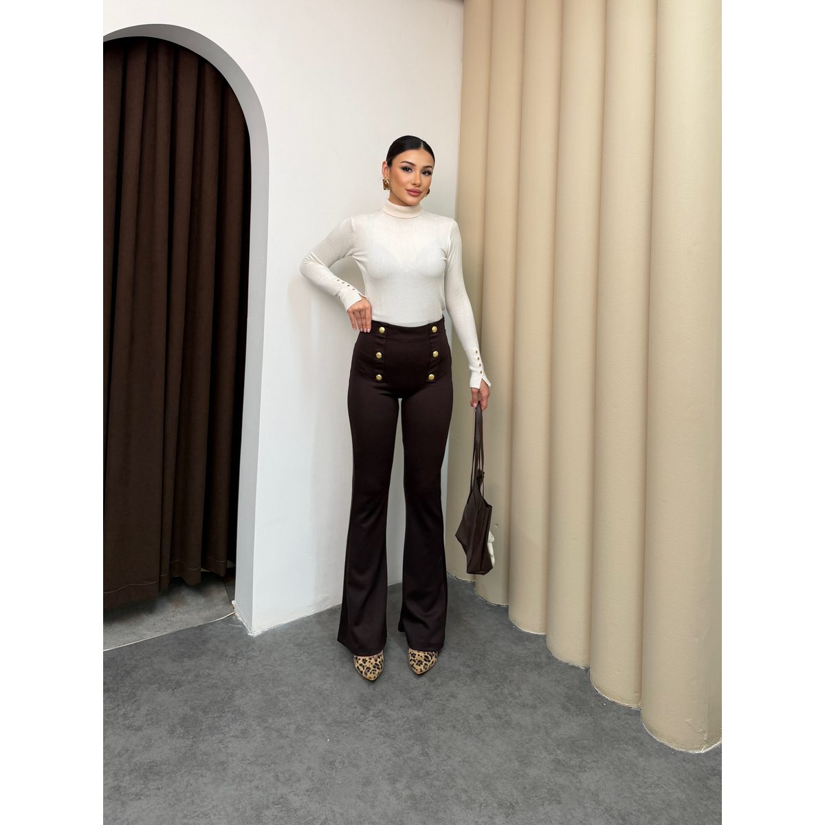بنطلون بأزرار ذهبية 5