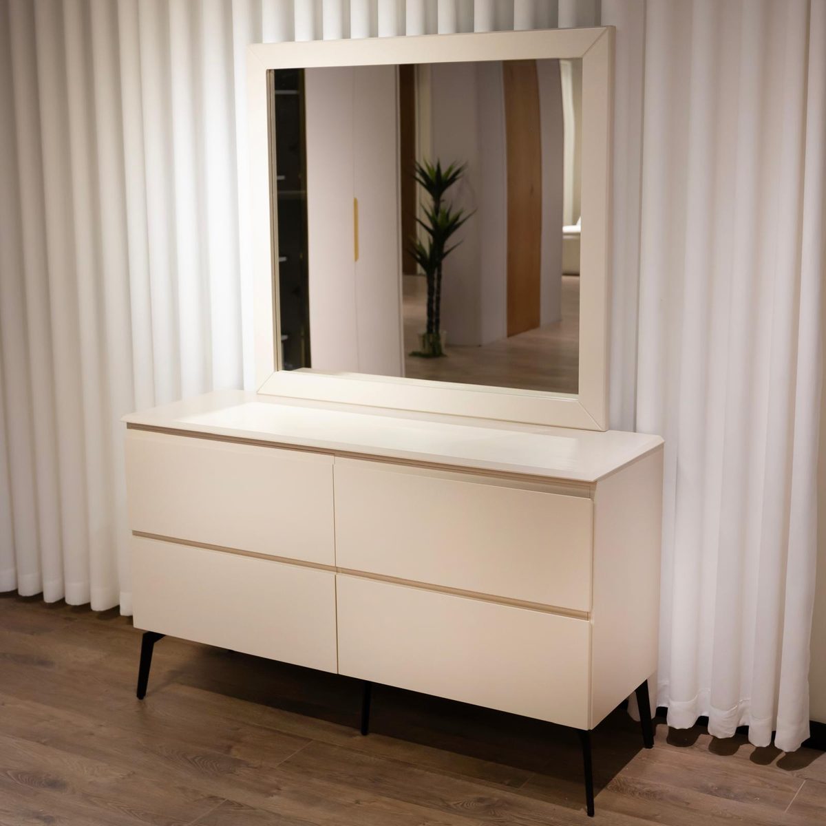 Jadayn Bedroom Set 4