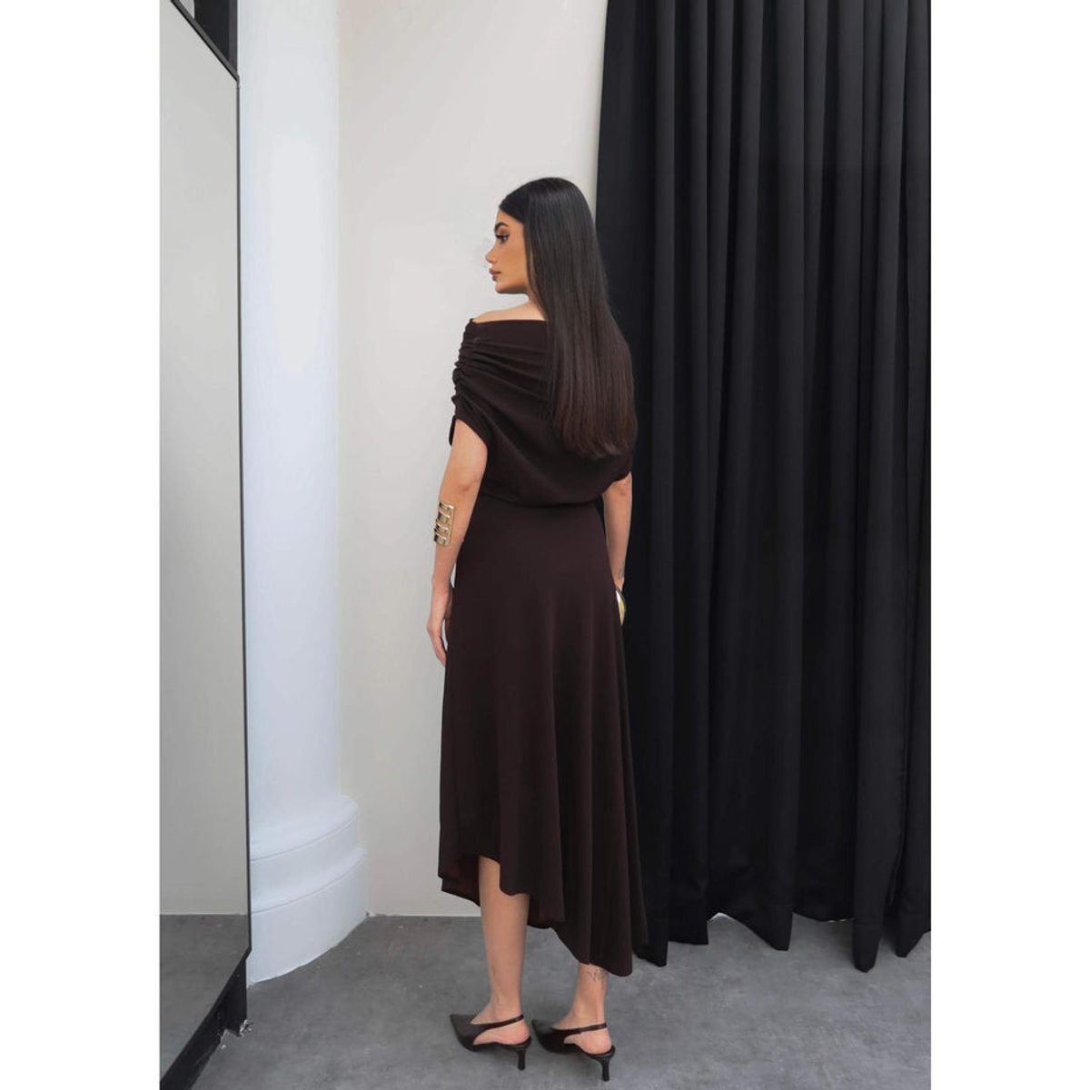 فستان كلاسيكي بنيoff shoulder 3