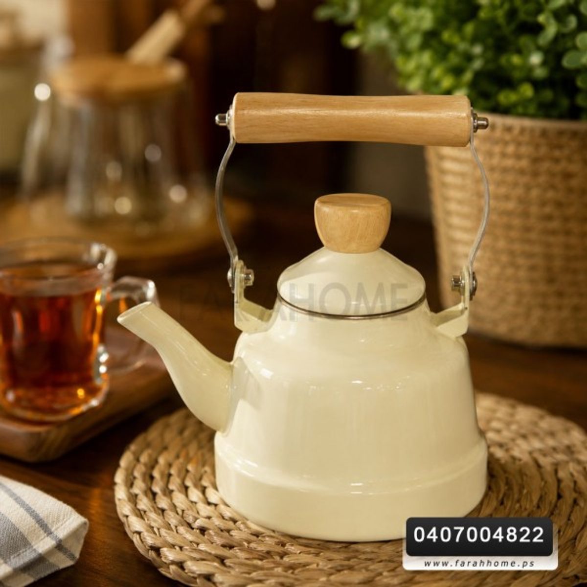 ابريق شاي ابيض مع حمالة بامبو خشبي 1.1 لتر