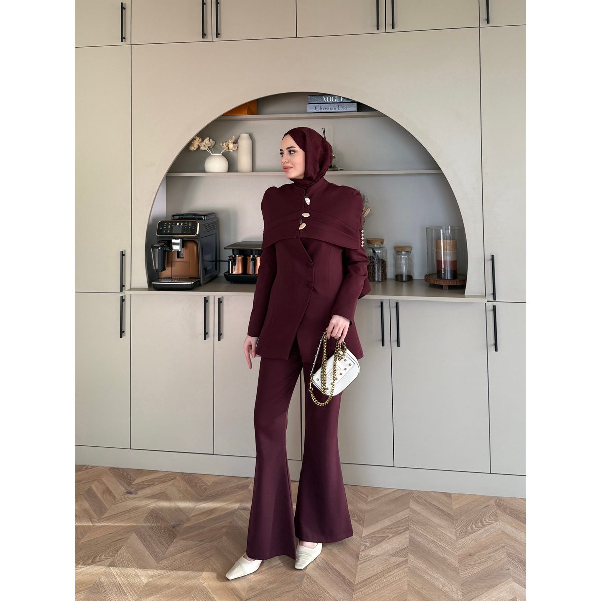 طقم رسمي فخم بأكتاف عريضة 5
