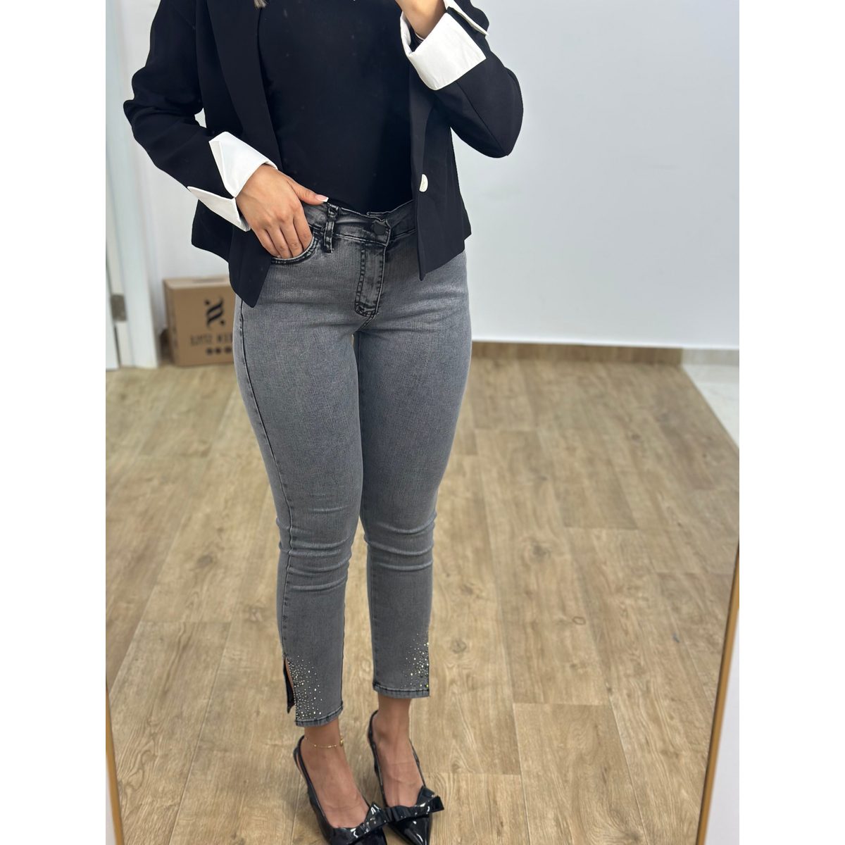 Skinny jeans مع فتحة وستراس 2