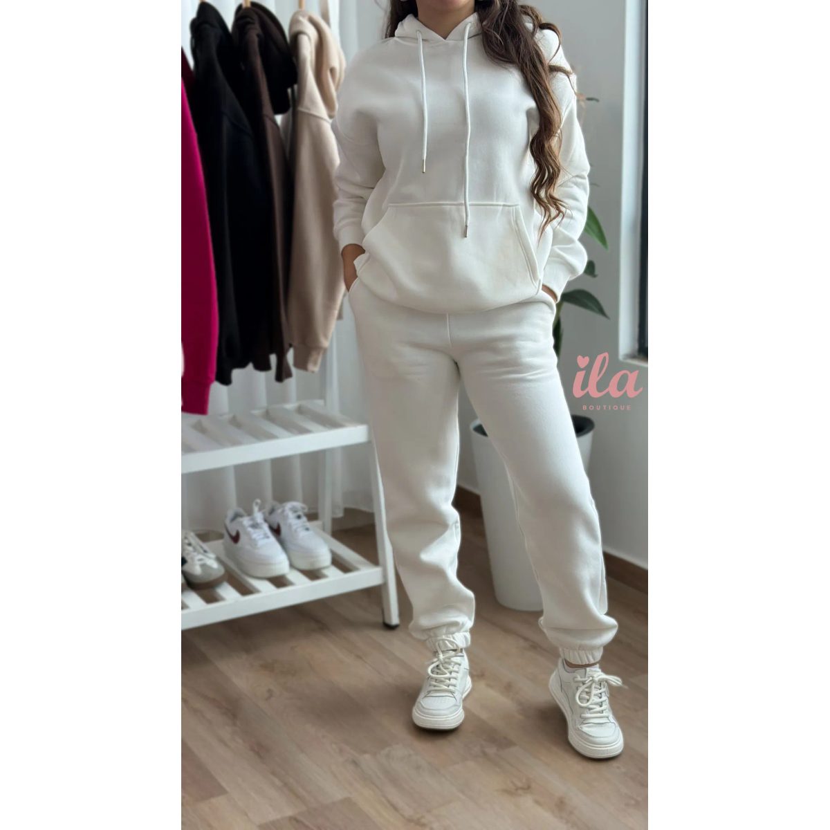 ترينينج ابيض مبطن بالكامل 4