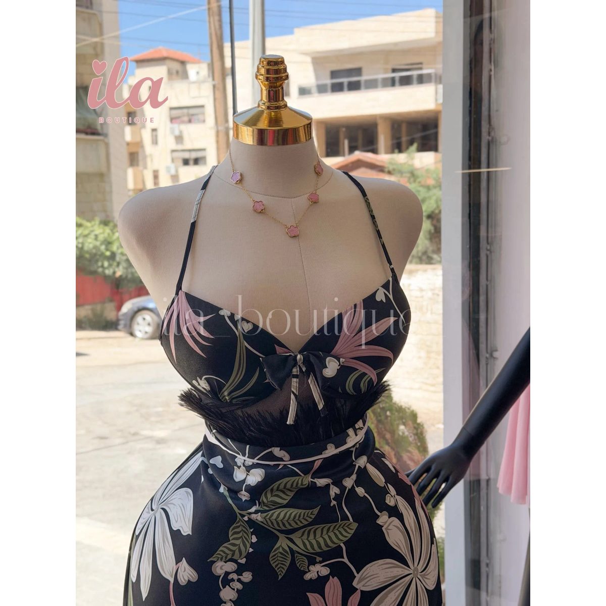 فستان اسود ستان ثقيل مورد مع ريش 2