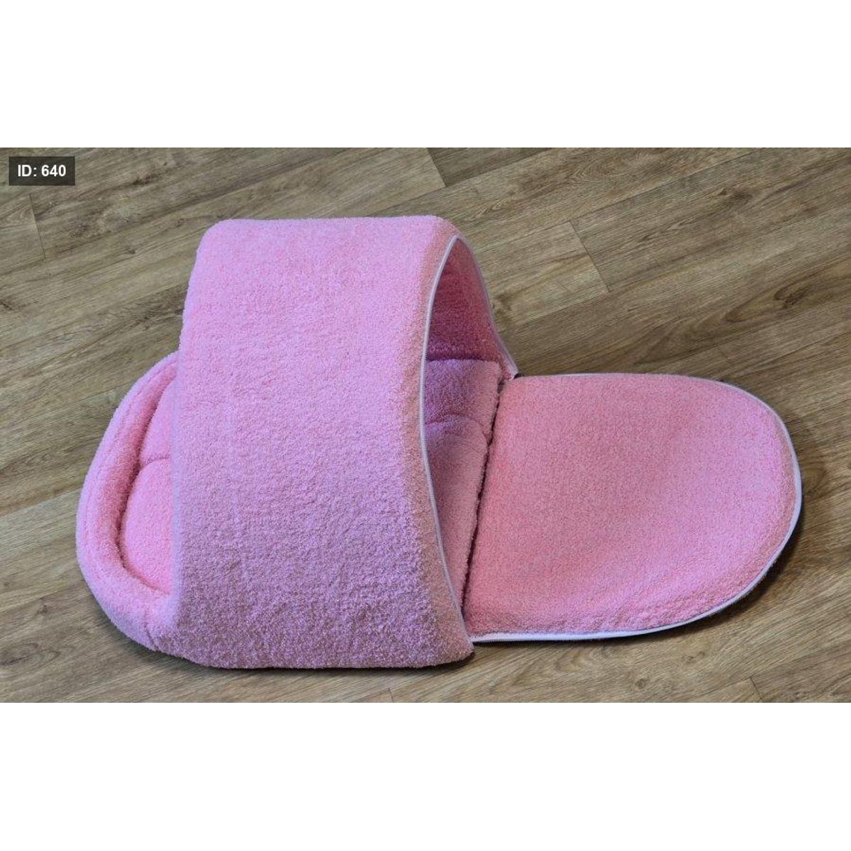 فرشة قطط نص