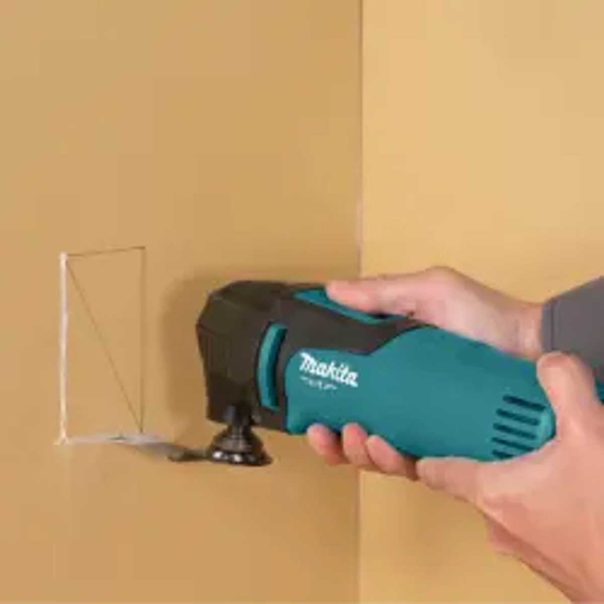 MAKITA M9800BKX1- ماكنة قص متعددة الاغراض 2