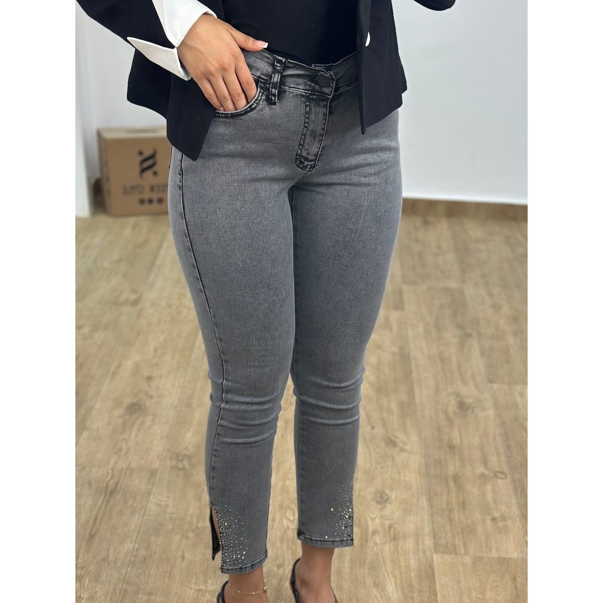 Skinny jeans مع فتحة وستراس 5