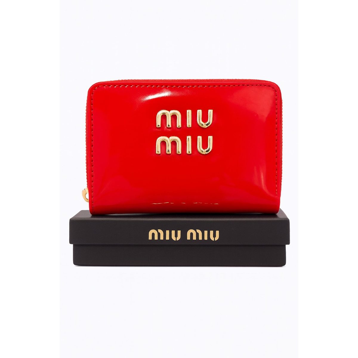 جزدان صغير Miu Miu احمر بتصميم أنيق ولمسة ذهبية