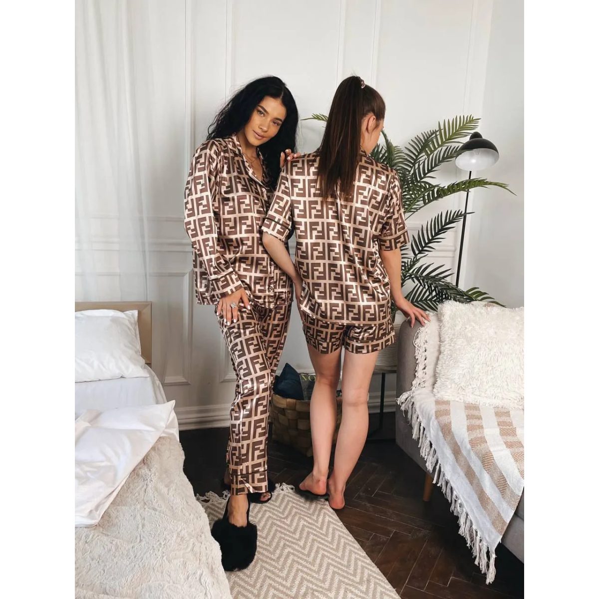 بيجاما FENDI بيج و بني فل تختيم نص كم شورت 3