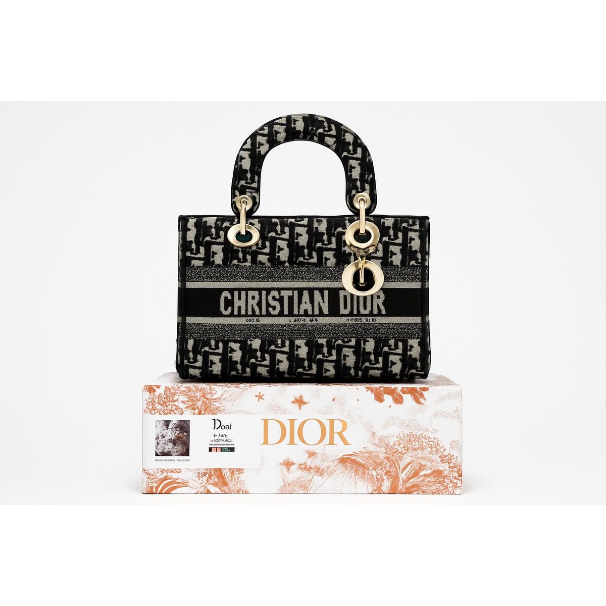 حقيبة أنيقة من مجموعة Dior Book Tote