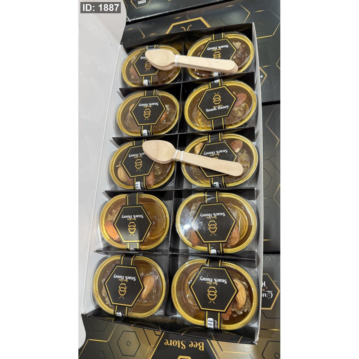 بوكس= 10 علب من عسل جبلي اصلي مع شمع العسل والمكسرات وزنها 80 غرام