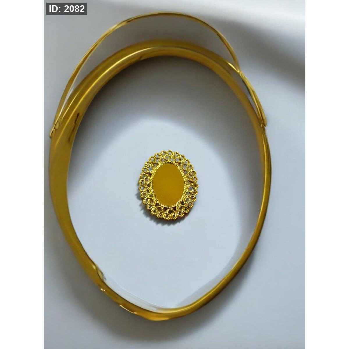 اطار معدني ذهبي