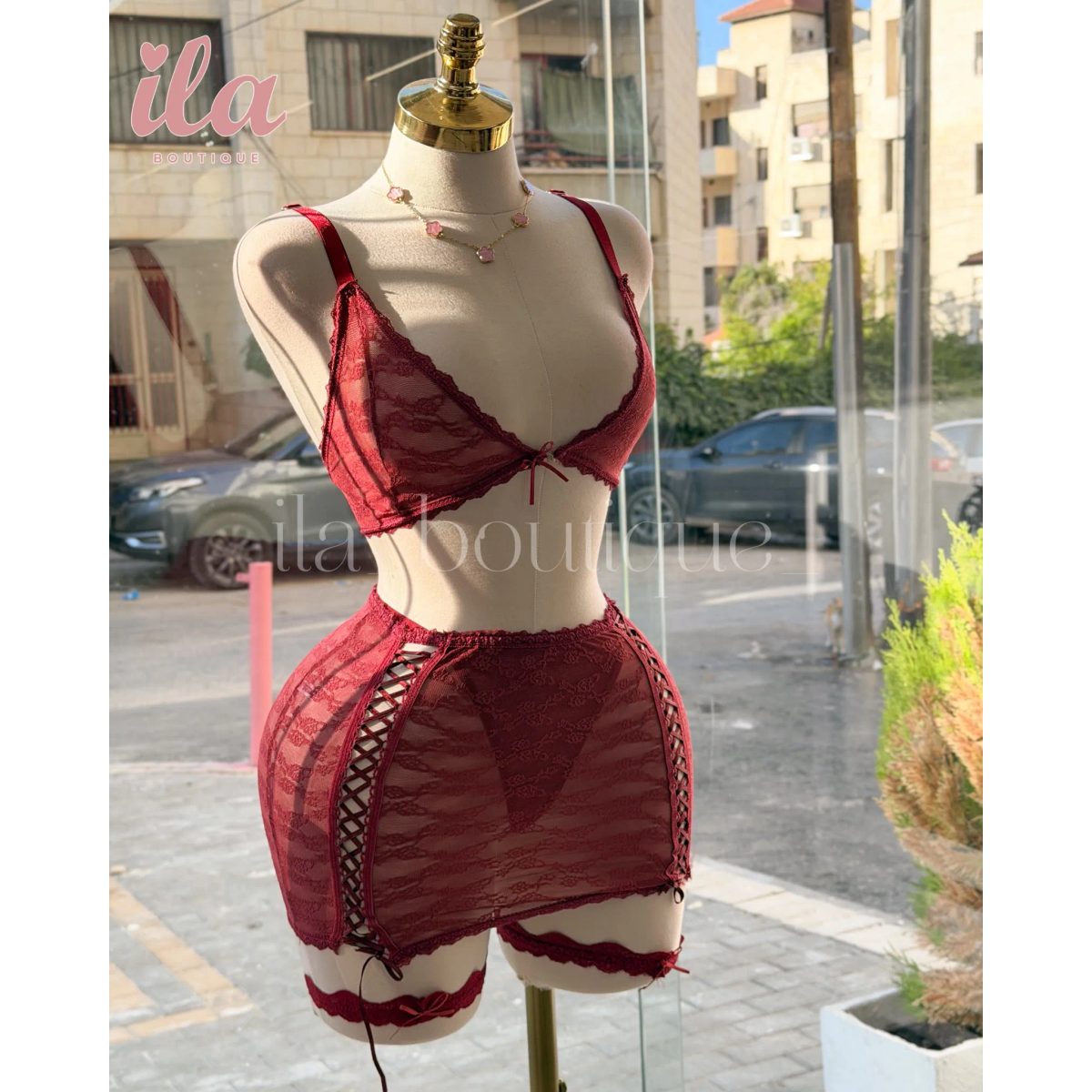لانجري برغندي دانتيل توب و تنورة اكسات