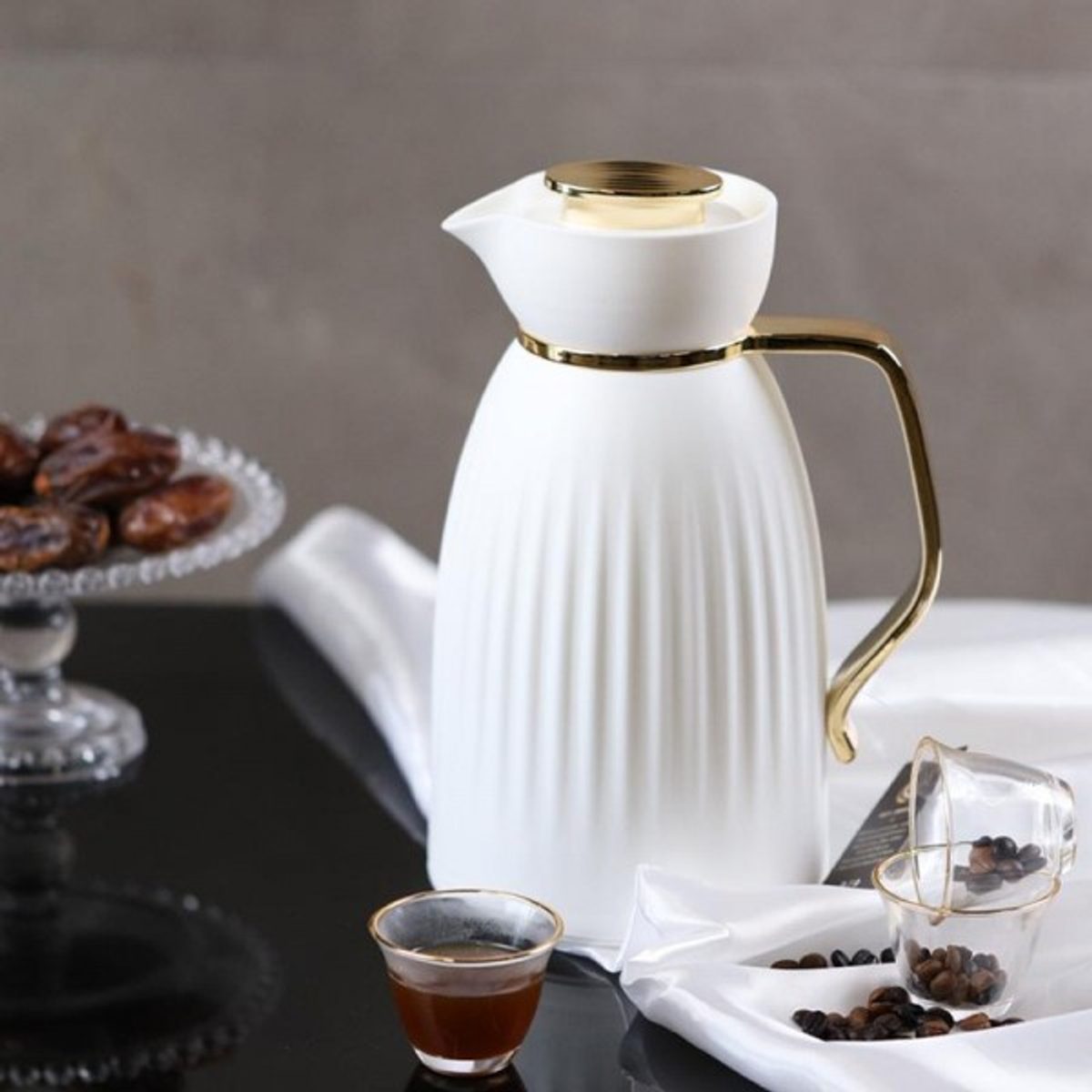دلة ثيرموس قهوة حز ذهبي HL-909 اسود - بيج