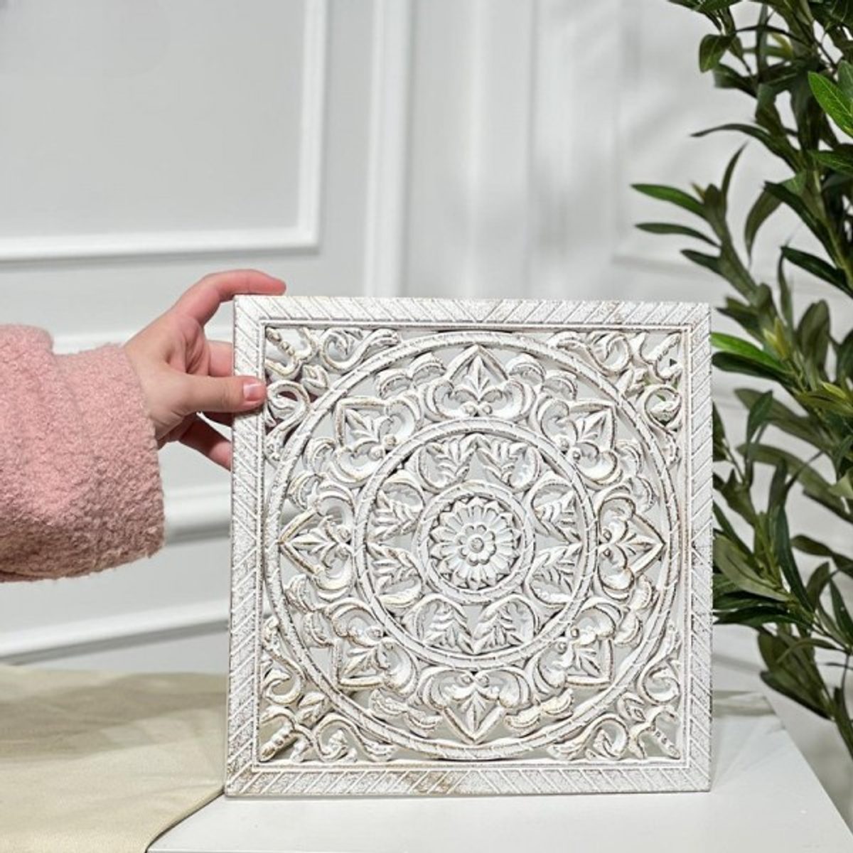 كوستر ديكور مدور 30 × 30 سم مزخرف اسلامي سكني - ابيض