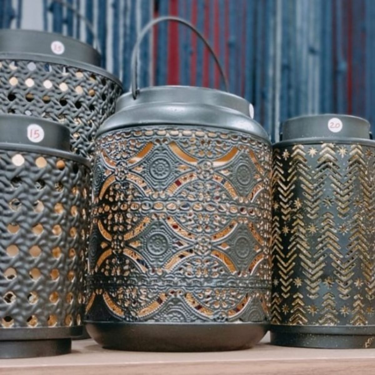 شمعدان اسود ذهبي جيكار 9سم × 17سم
