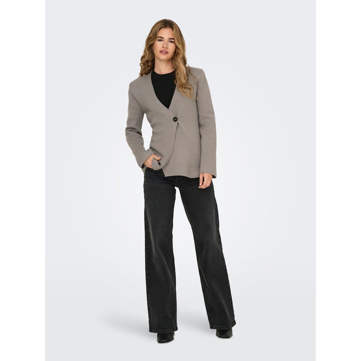 MYERA ONE BUTTON CARDIGAN 3