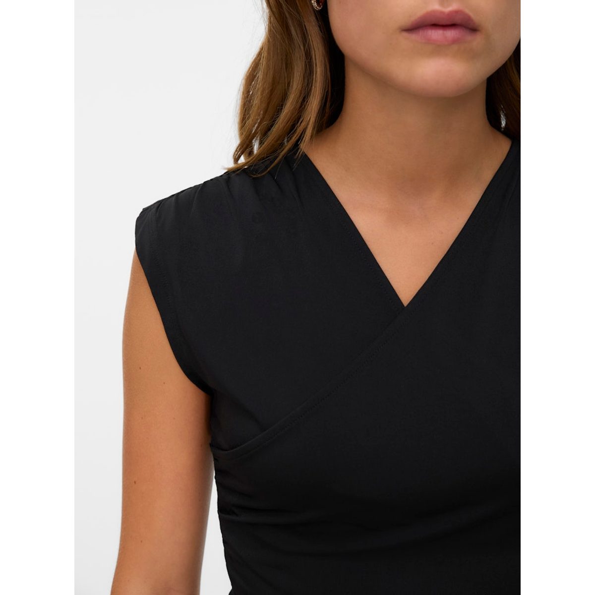 DAISY V-NECK TOP 4