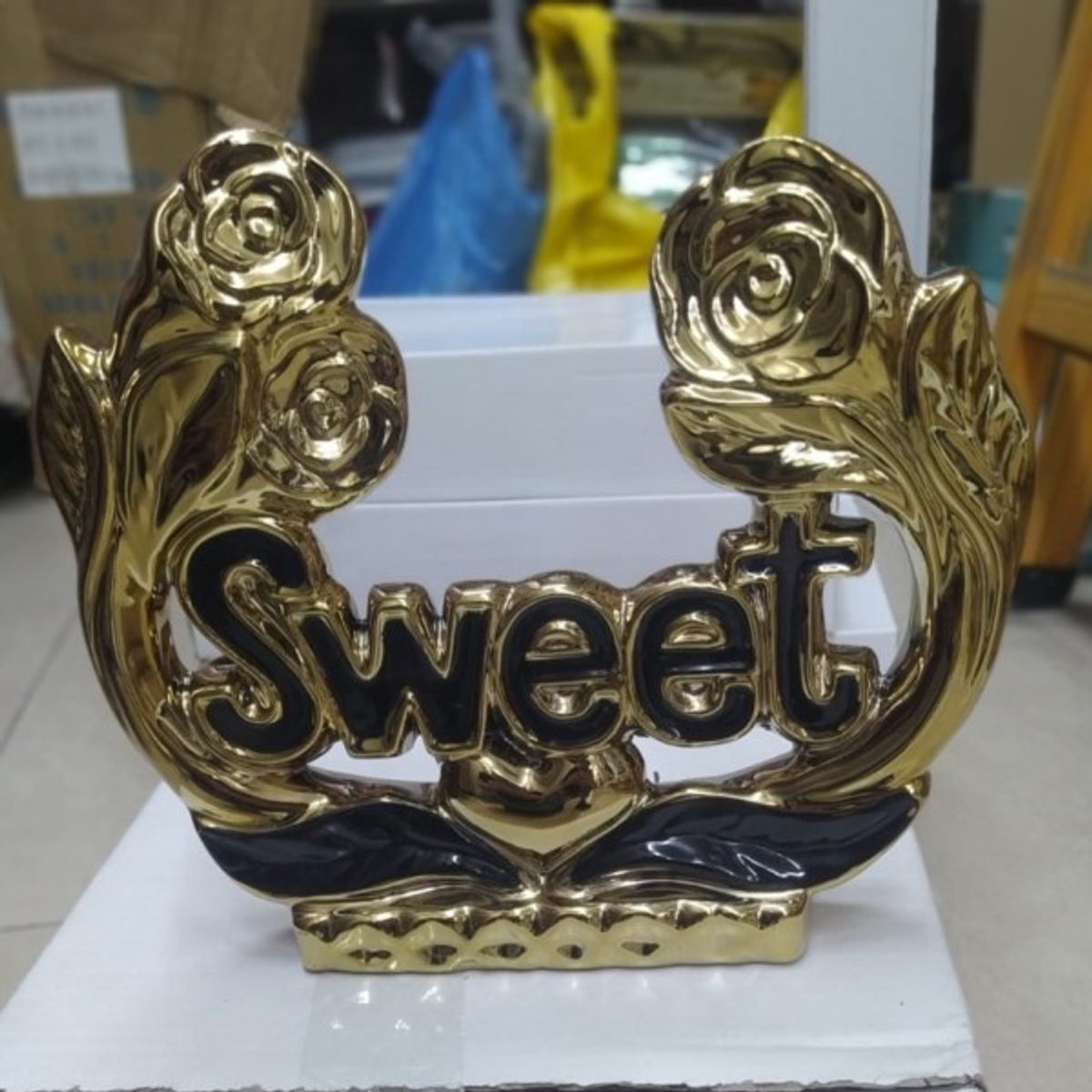 تحفة سيراميك شكل سويت sweet TG2082 اسود مع ذهبي