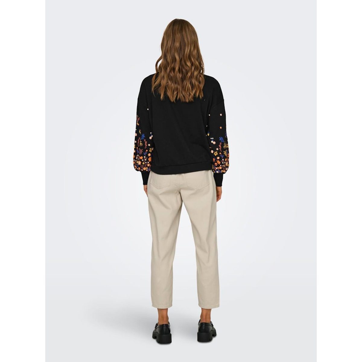 BROOKE O-NECK FLOWER SWEATSHIRT 4