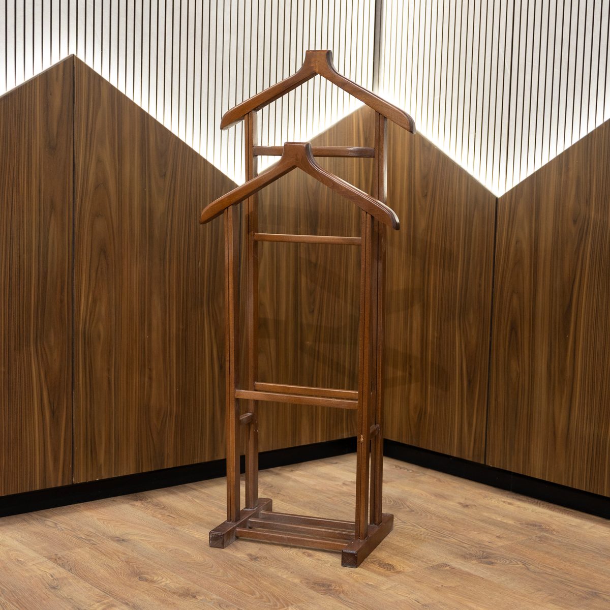 Jacket hanger