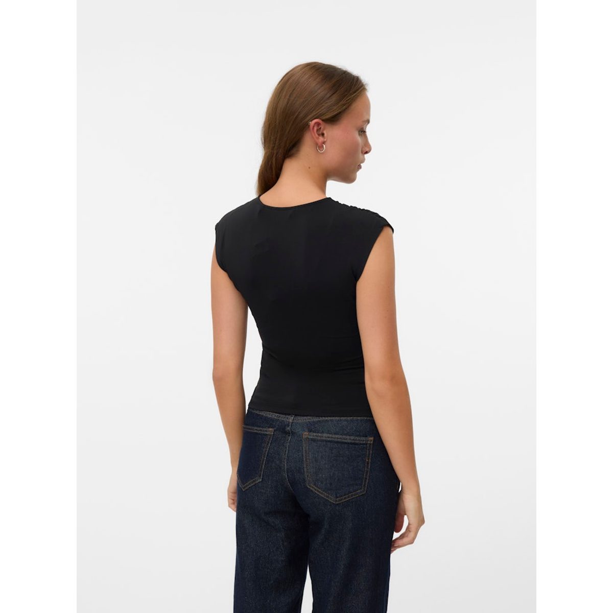 DAISY V-NECK TOP 3