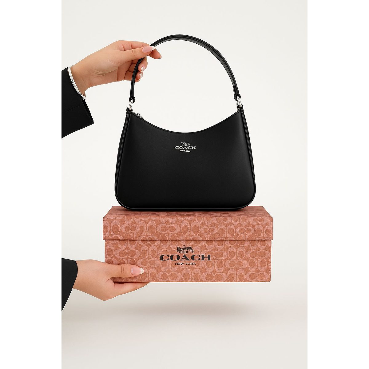 حقيبة من كوتش – Coach New York، لون أسود