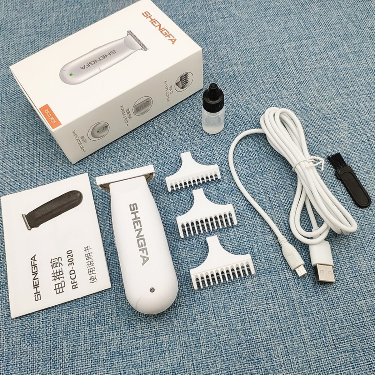 ماكينة حلاقة شعر رجالية لاسلكية تعمل بالشحن عبر منفذ USB 5