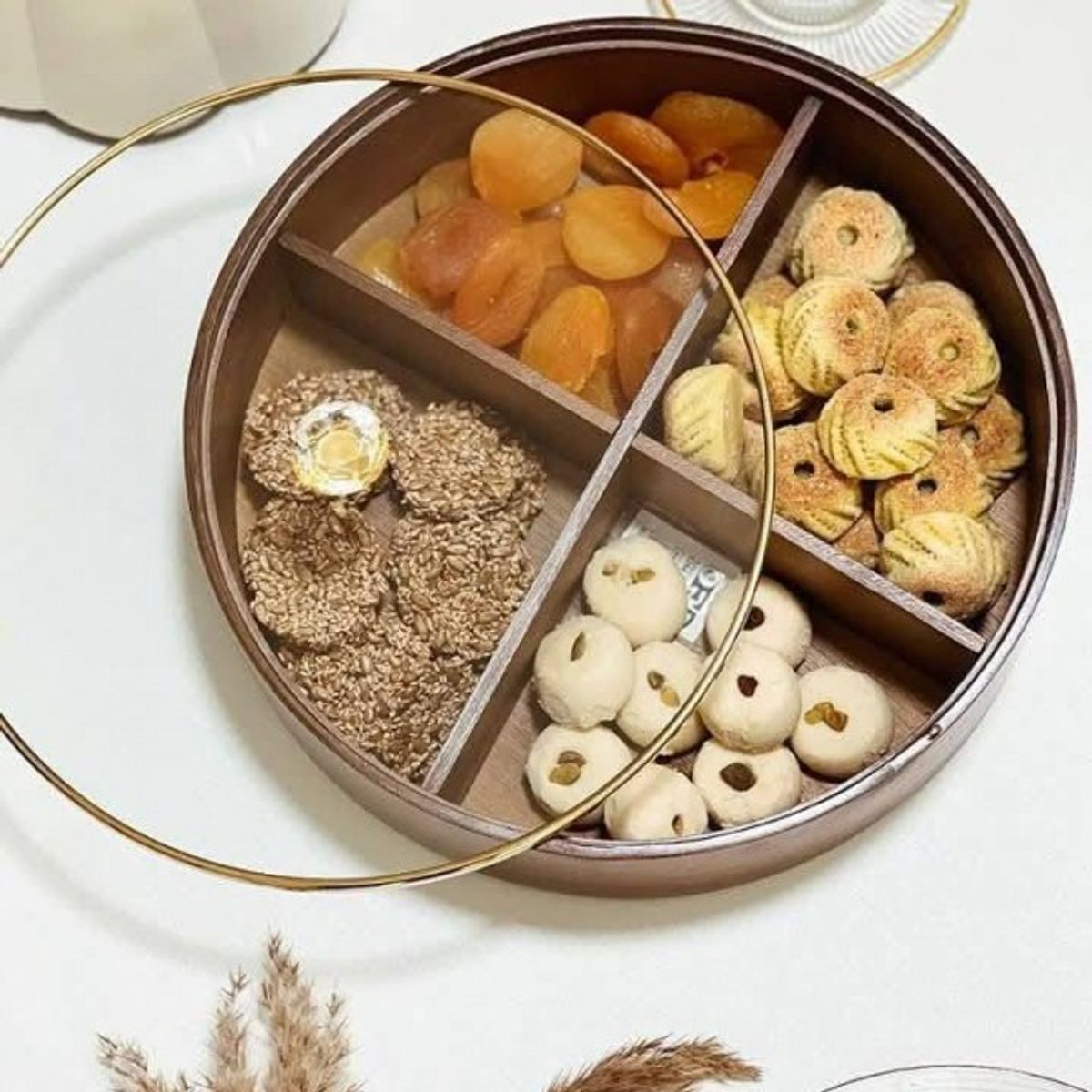 مضيفة بامبو مدور حيف عالي لون بني 35 سم وغطاء اكريليك
