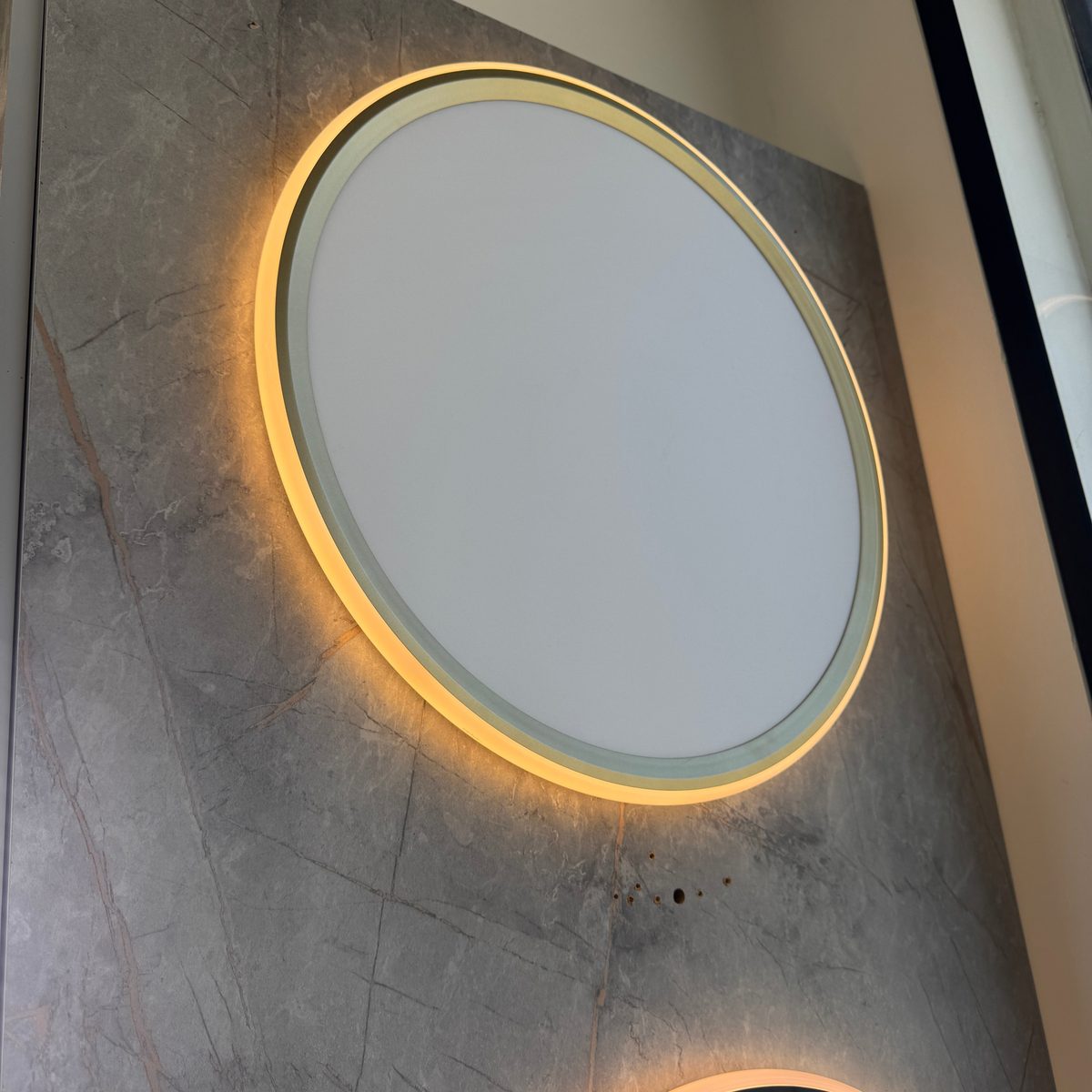 جلوب إطار ذهبي 53 سم 60واط cct 2