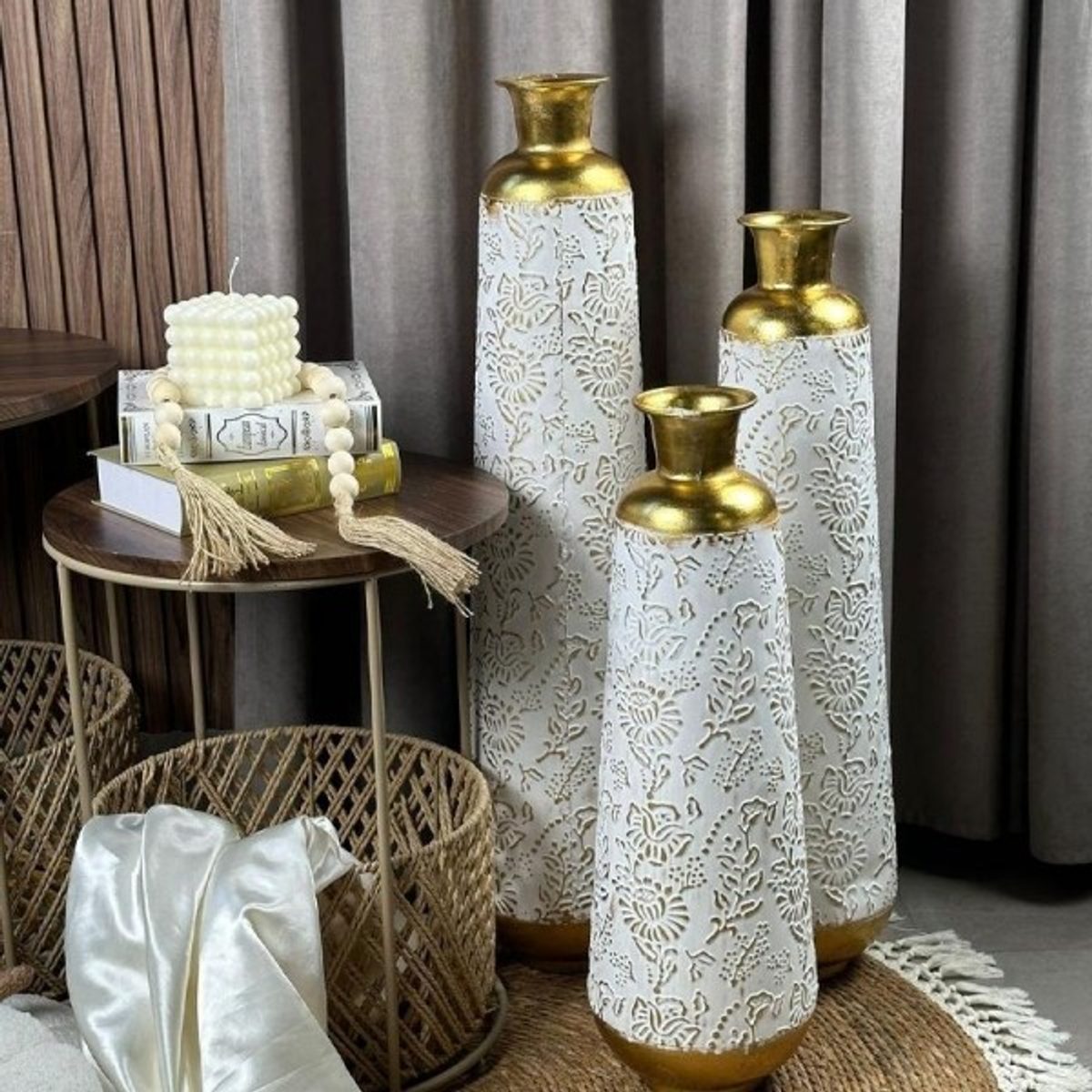 فازة معدن 87 سم شكل جرة ابيض عنق ذهبي حجم كبير BD141-4