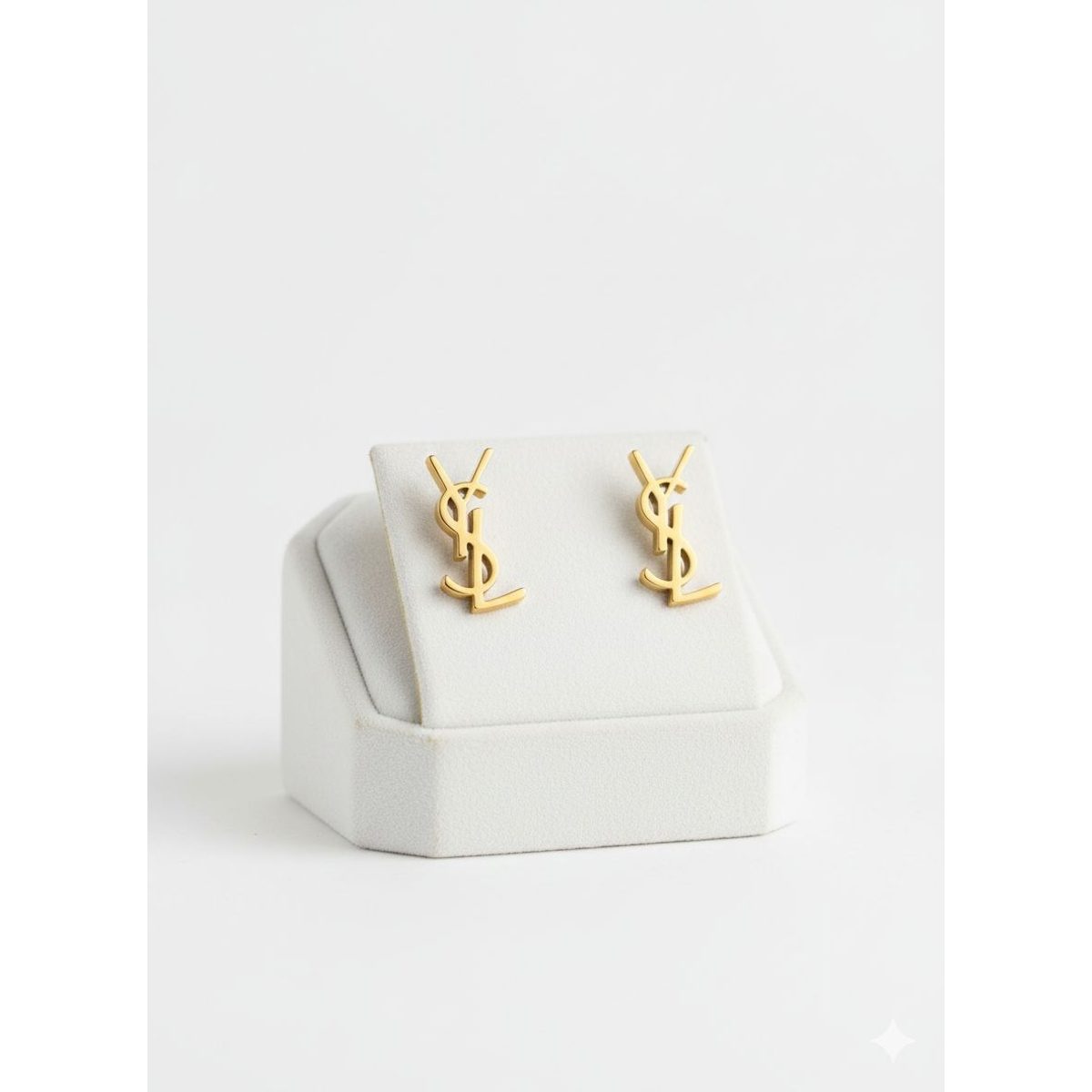 حلق YSL الذهبي