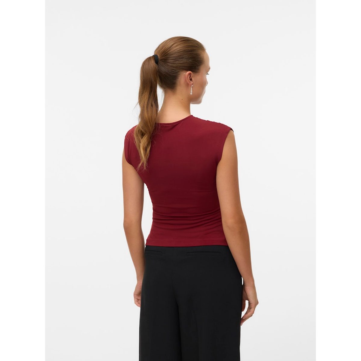 DAISY V-NECK TOP 4