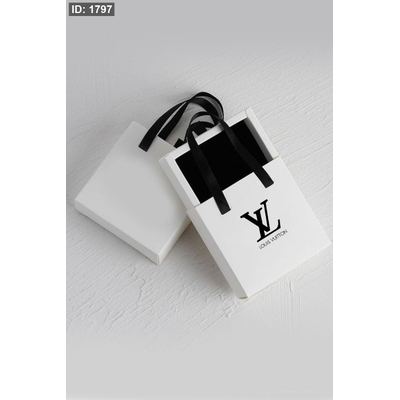 طقم اكسسوار - Louis Vuitton / شامل علبة الشركة