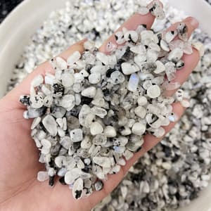 احجار كريستال حجم صغير – Black Dot moonstone – 100g