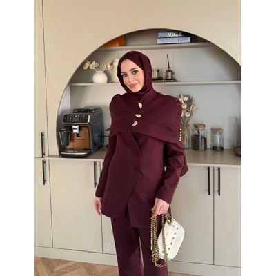 طقم رسمي فخم بأكتاف عريضة