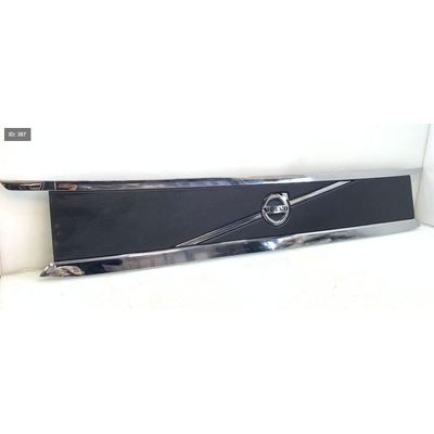 شل بلاستيك علوي VOLVO v4