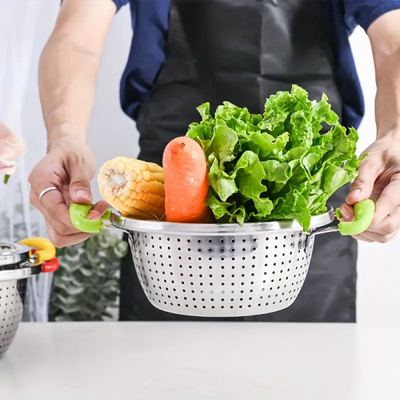 مصفاة بيدين ملون ستانلس 24سم