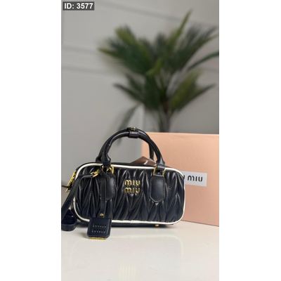 شنطة - miu miu كولتي ماستر- شامل علبة الشركة