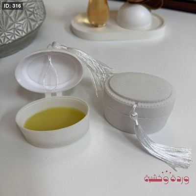 علب بلاستيك مخمل مع كريم شمع العسل